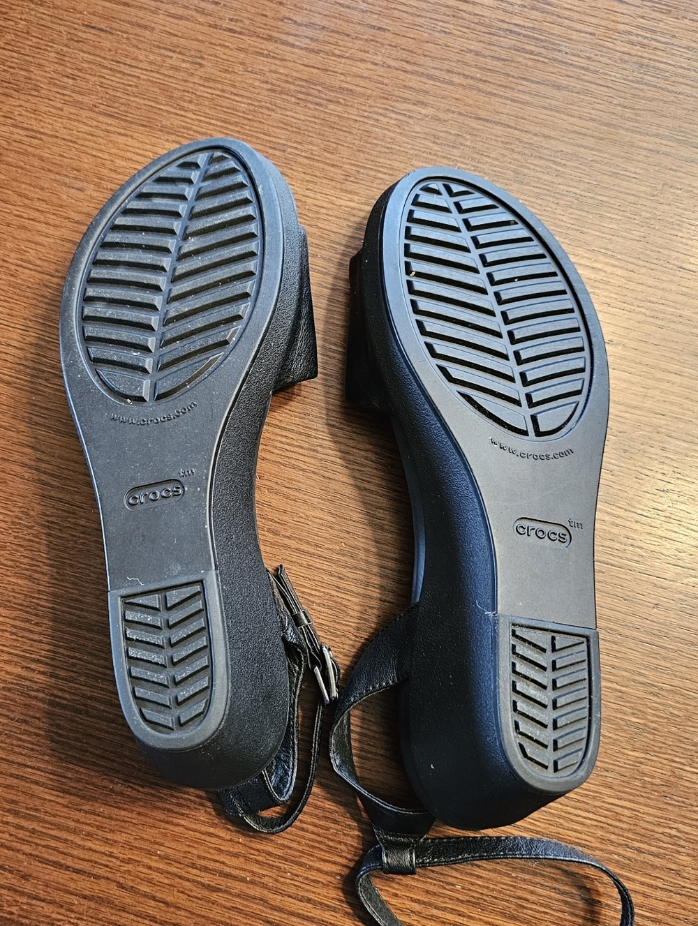 Crocs LeighAnn Black Ankle Strap Wedges Size 8 - Picture 3 of 16